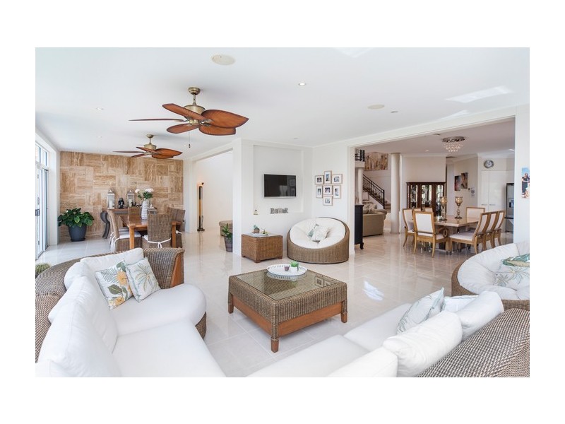 1108 Beechwood Drive, Hope Island QLD 4212