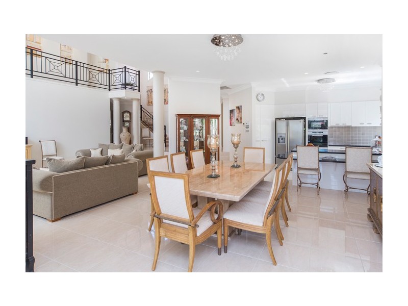 1108 Beechwood Drive, Hope Island QLD 4212