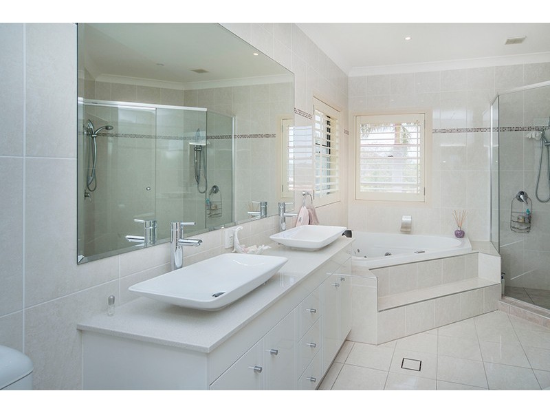 1108 Beechwood Drive, Hope Island QLD 4212