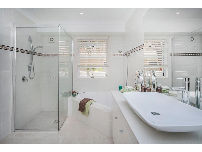 1108 Beechwood Drive, Hope Island QLD 4212