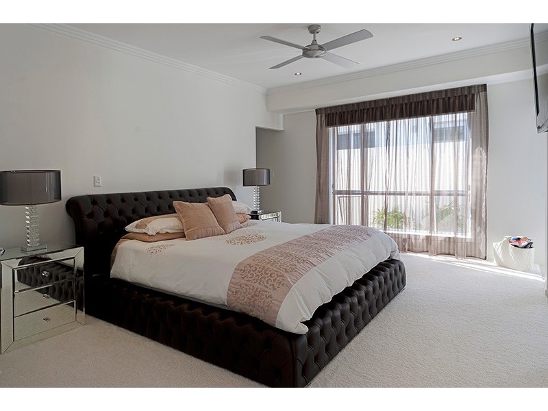9119 Peter Senior Drive, Hope Island QLD 4212