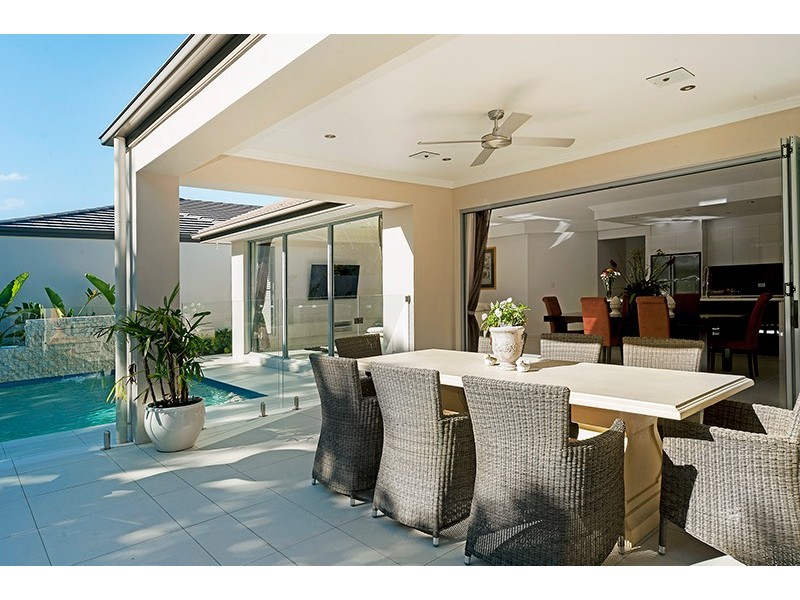 9119 Peter Senior Drive, Hope Island QLD 4212
