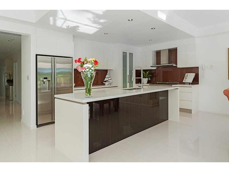 9119 Peter Senior Drive, Hope Island QLD 4212