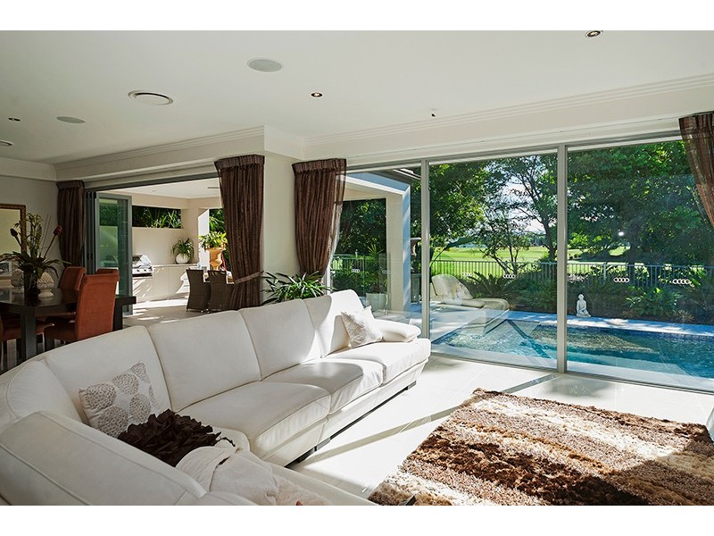 9119 Peter Senior Drive, Hope Island QLD 4212