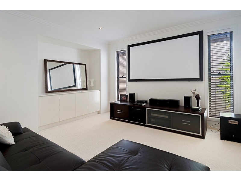 9119 Peter Senior Drive, Hope Island QLD 4212