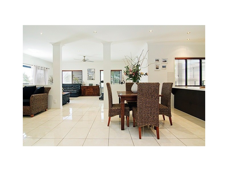 11 Mandolin Avenue, Helensvale QLD 4212