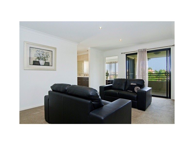 11 Mandolin Avenue, Helensvale QLD 4212