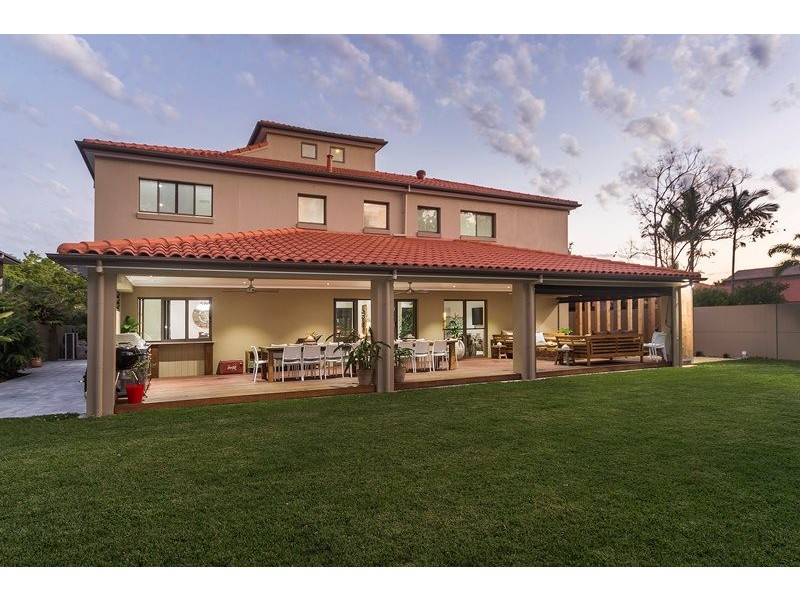 8215 Magnolia Drive West, Hope Island QLD 4212