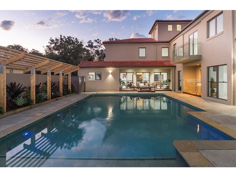 8215 Magnolia Drive West, Hope Island QLD 4212