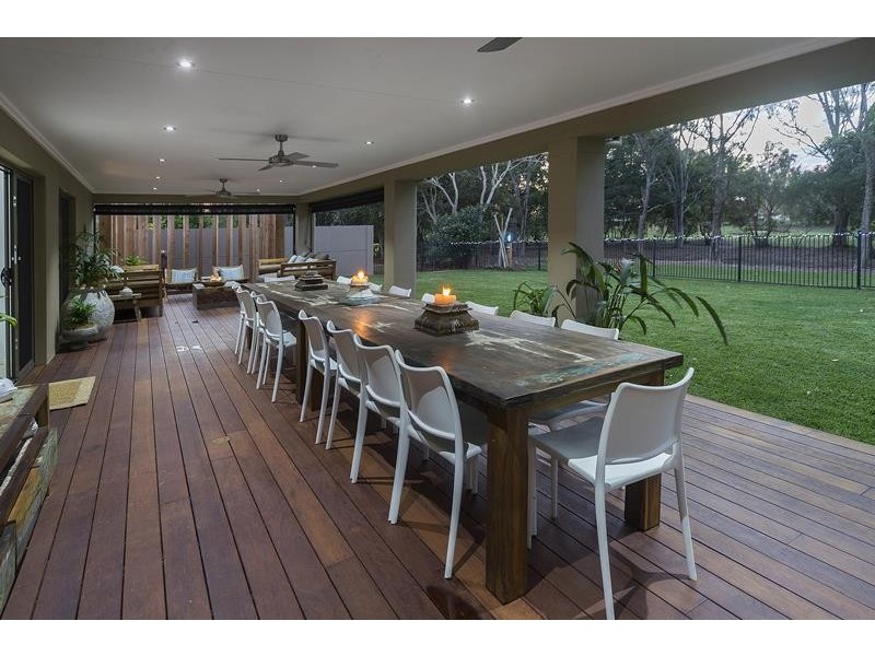 8215 Magnolia Drive West, Hope Island QLD 4212