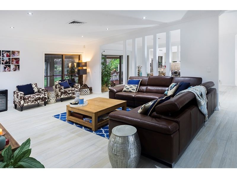 8215 Magnolia Drive West, Hope Island QLD 4212