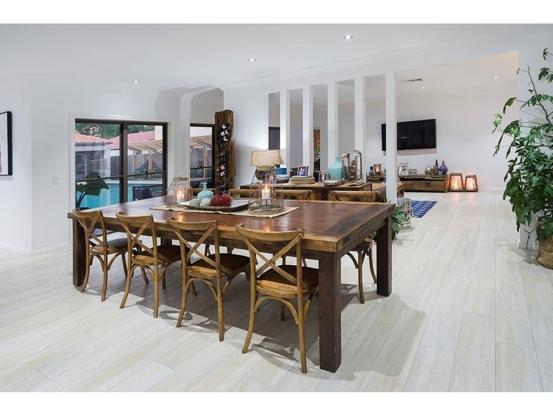 8215 Magnolia Drive West, Hope Island QLD 4212