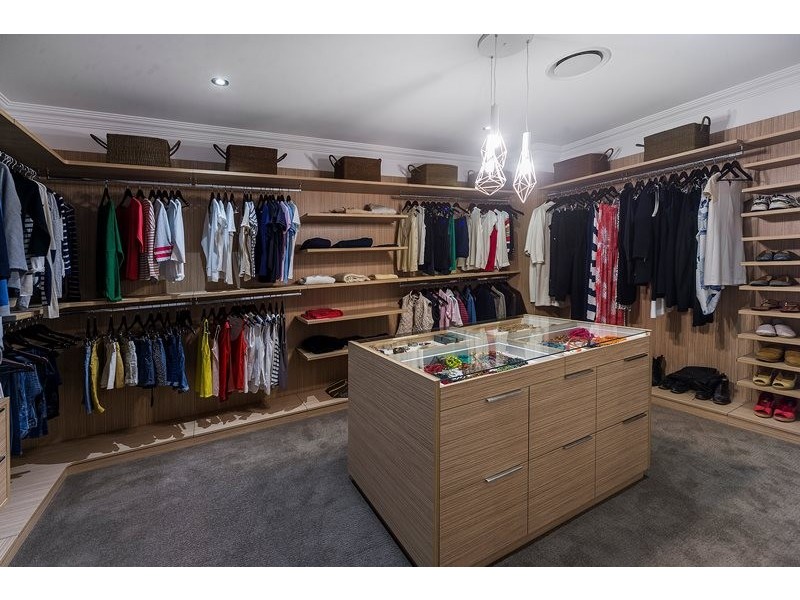 8215 Magnolia Drive West, Hope Island QLD 4212