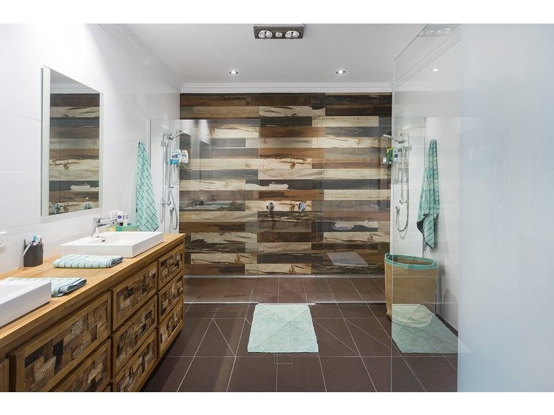 8215 Magnolia Drive West, Hope Island QLD 4212