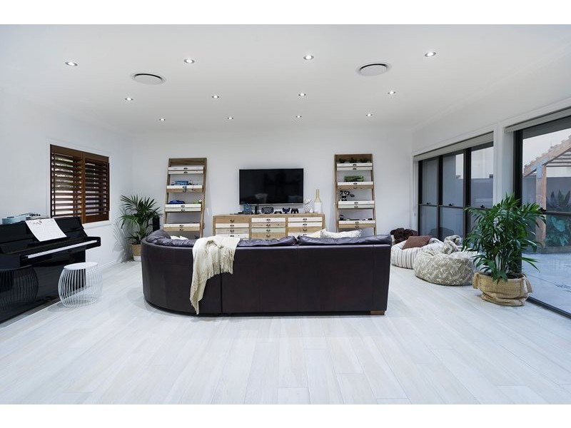 8215 Magnolia Drive West, Hope Island QLD 4212