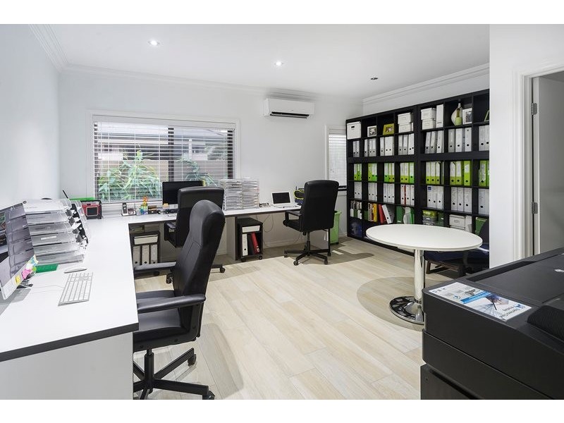 8215 Magnolia Drive West, Hope Island QLD 4212