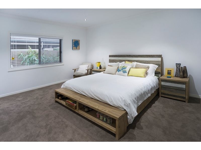 8215 Magnolia Drive West, Hope Island QLD 4212