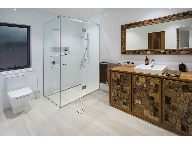 8215 Magnolia Drive West, Hope Island QLD 4212