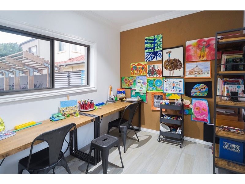 8215 Magnolia Drive West, Hope Island QLD 4212