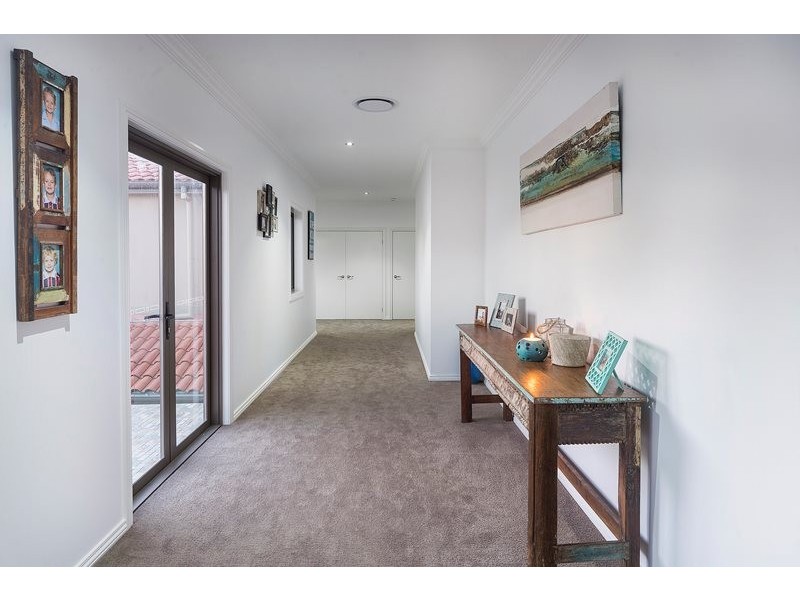 8215 Magnolia Drive West, Hope Island QLD 4212