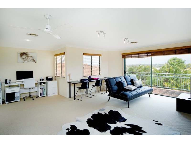 30 John Dalley Drive, Helensvale QLD 4212