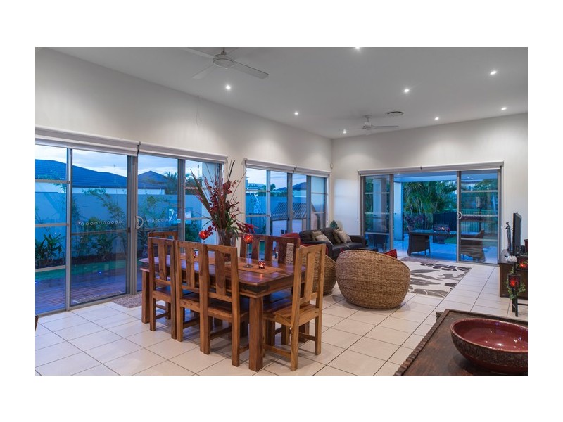 2845 Wylarah Way, Hope Island QLD 4212