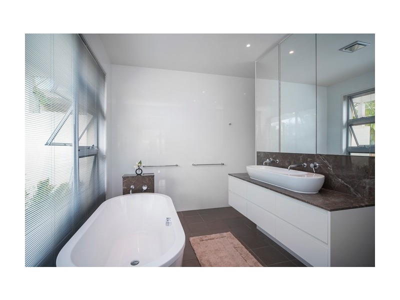 2845 Wylarah Way, Hope Island QLD 4212