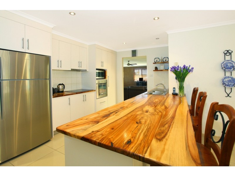 15 Riverdowns Crescent, Helensvale QLD 4212