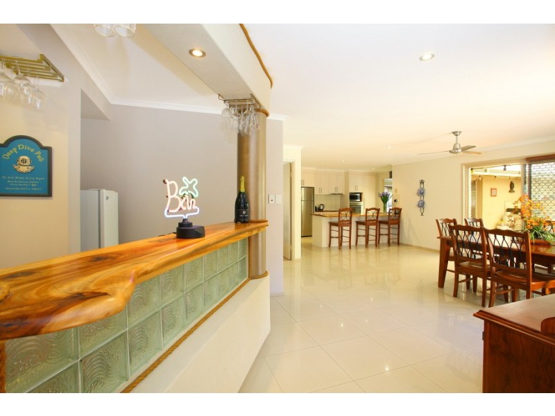 15 Riverdowns Crescent, Helensvale QLD 4212