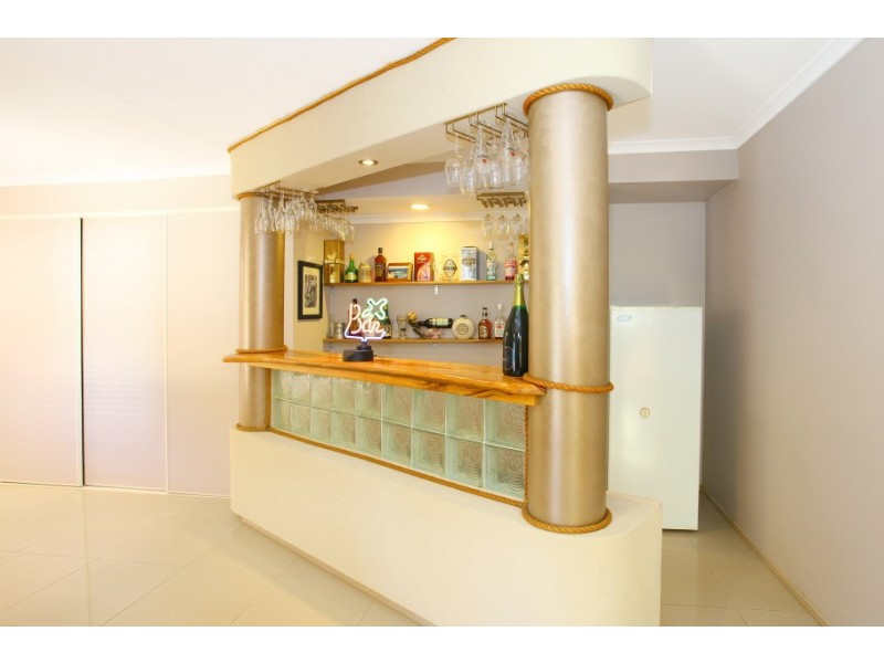 15 Riverdowns Crescent, Helensvale QLD 4212