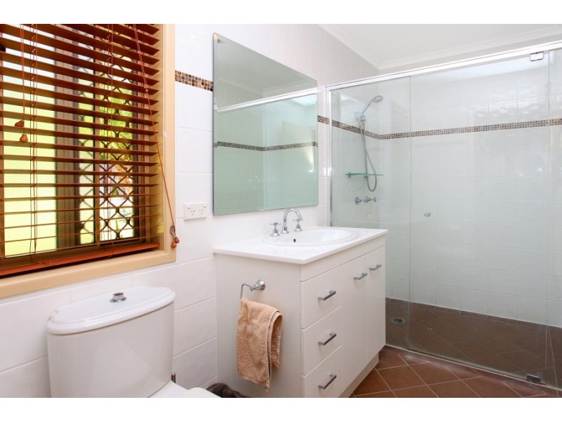 15 Riverdowns Crescent, Helensvale QLD 4212