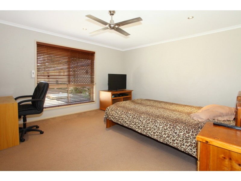 15 Riverdowns Crescent, Helensvale QLD 4212