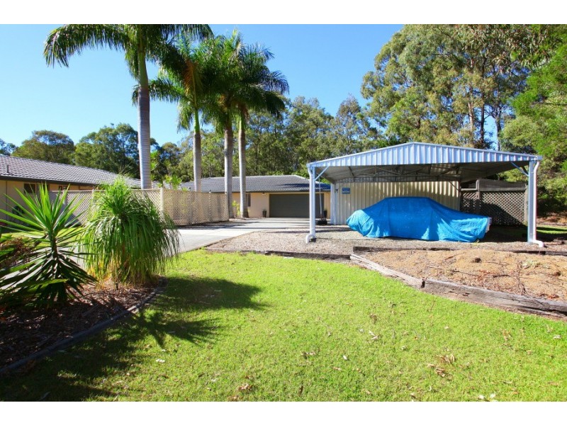 15 Riverdowns Crescent, Helensvale QLD 4212