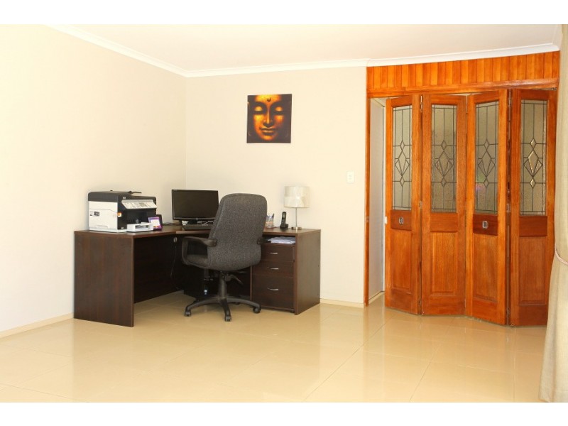 15 Riverdowns Crescent, Helensvale QLD 4212