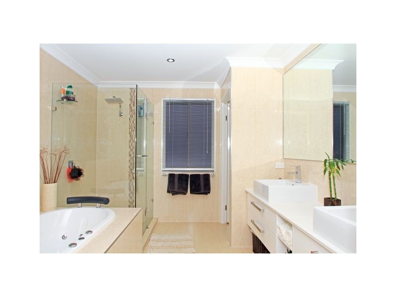 26 Cova Boulevard, Hope Island QLD 4212