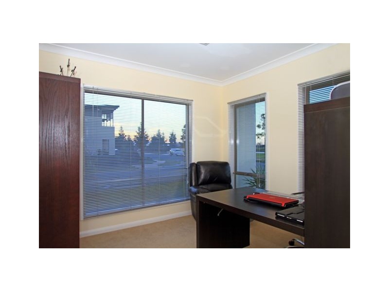 26 Cova Boulevard, Hope Island QLD 4212