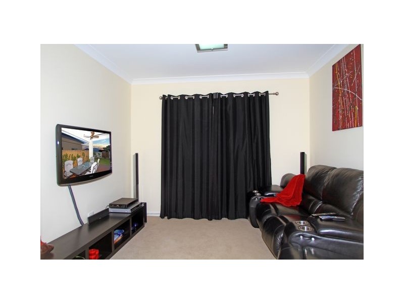 26 Cova Boulevard, Hope Island QLD 4212