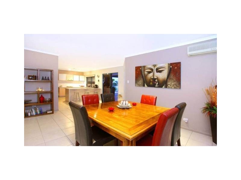 14 Calmwater Crescent, Helensvale QLD 4212