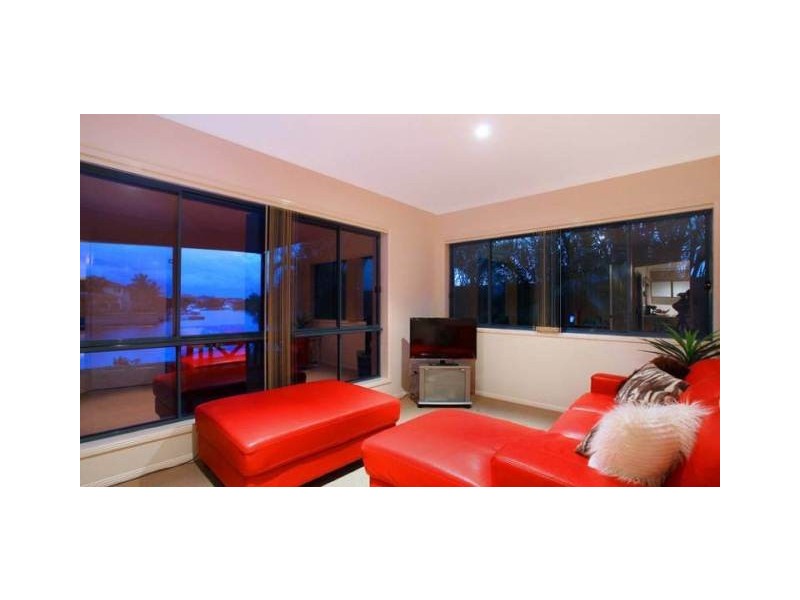 14 Calmwater Crescent, Helensvale QLD 4212