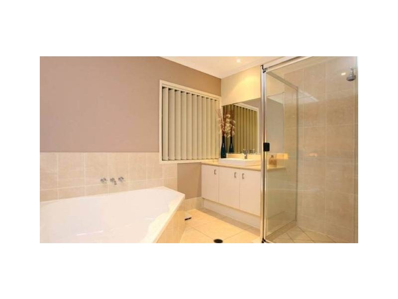 14 Calmwater Crescent, Helensvale QLD 4212