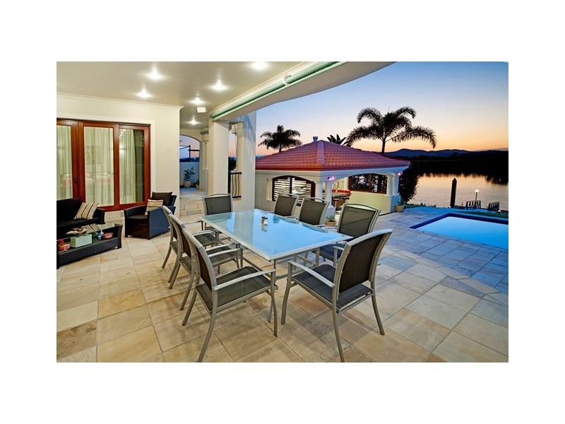 3121 Riverleigh Drive, Hope Island QLD 4212