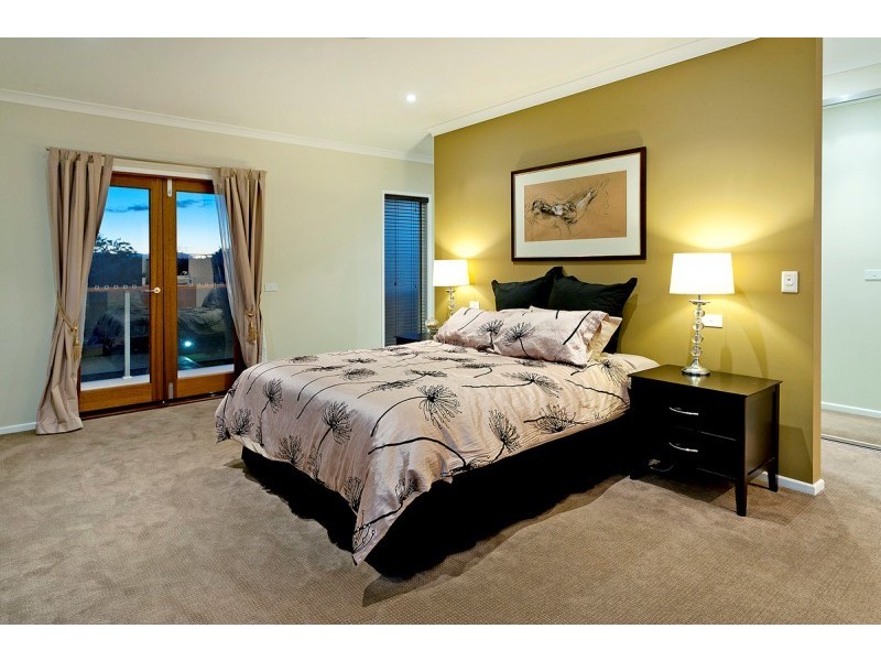 9126 Peter Senior Drive, Hope Island QLD 4212