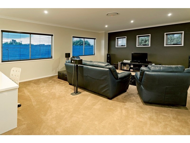 9126 Peter Senior Drive, Hope Island QLD 4212