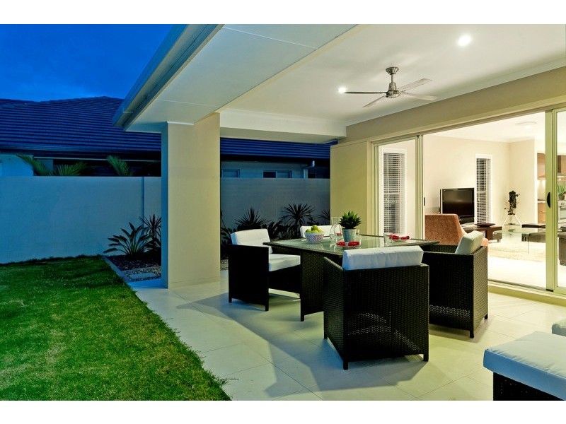 9126 Peter Senior Drive, Hope Island QLD 4212