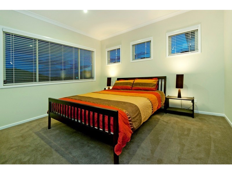 9126 Peter Senior Drive, Hope Island QLD 4212