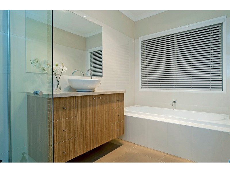 9126 Peter Senior Drive, Hope Island QLD 4212