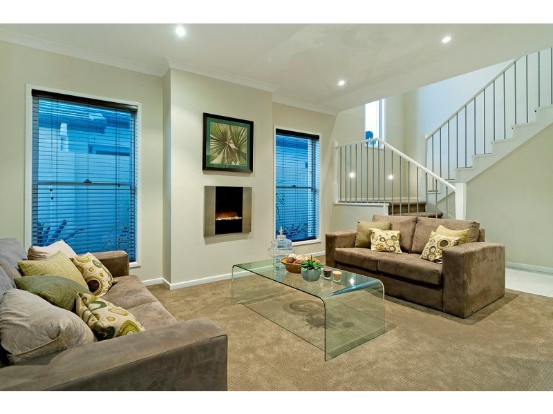9126 Peter Senior Drive, Hope Island QLD 4212