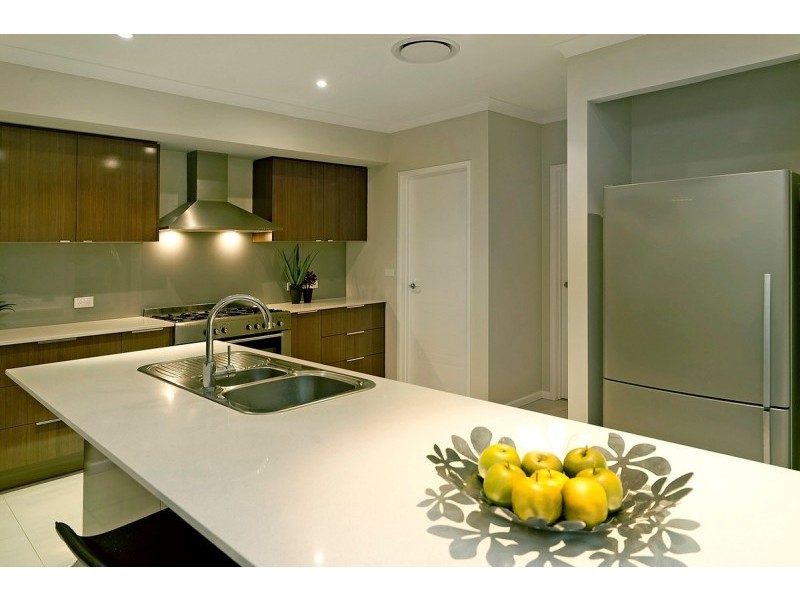 9126 Peter Senior Drive, Hope Island QLD 4212