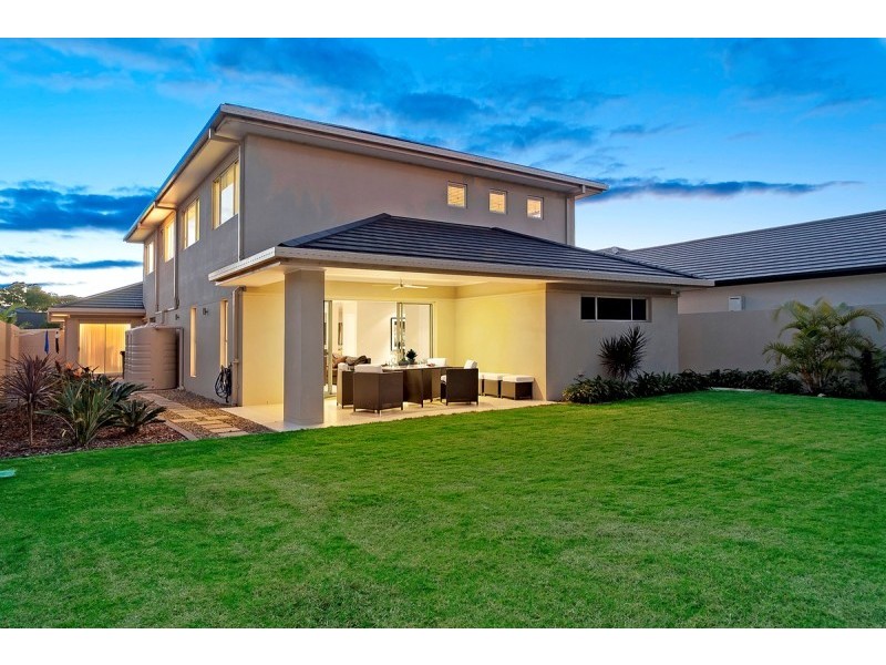 9126 Peter Senior Drive, Hope Island QLD 4212