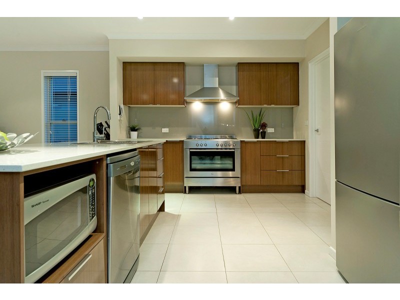 9126 Peter Senior Drive, Hope Island QLD 4212